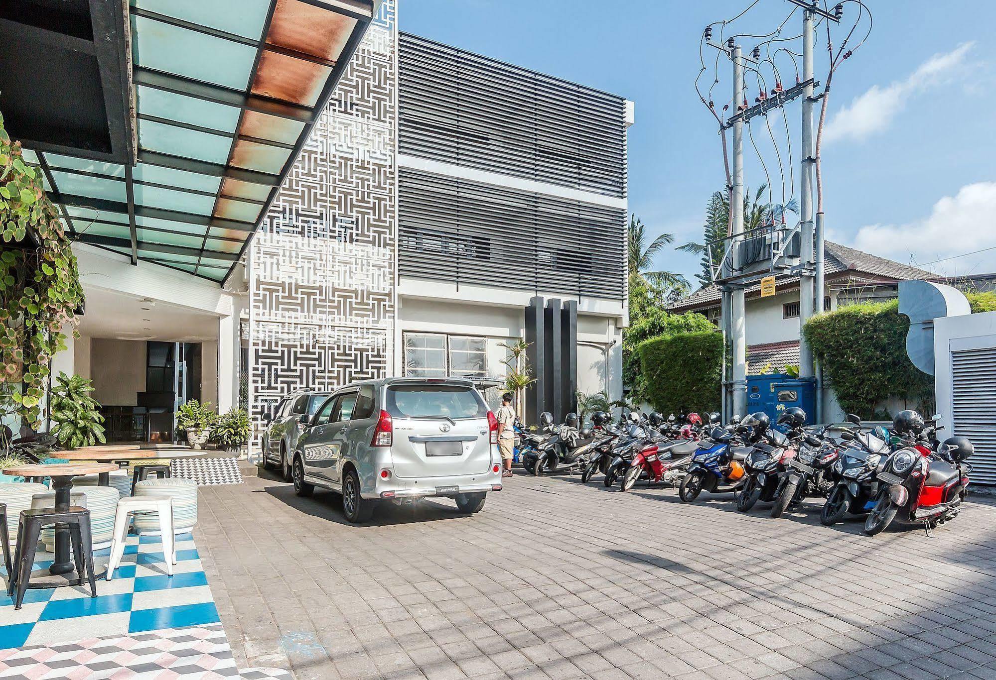Zen Rooms Kuta Beach Poppies Lane Exterior foto