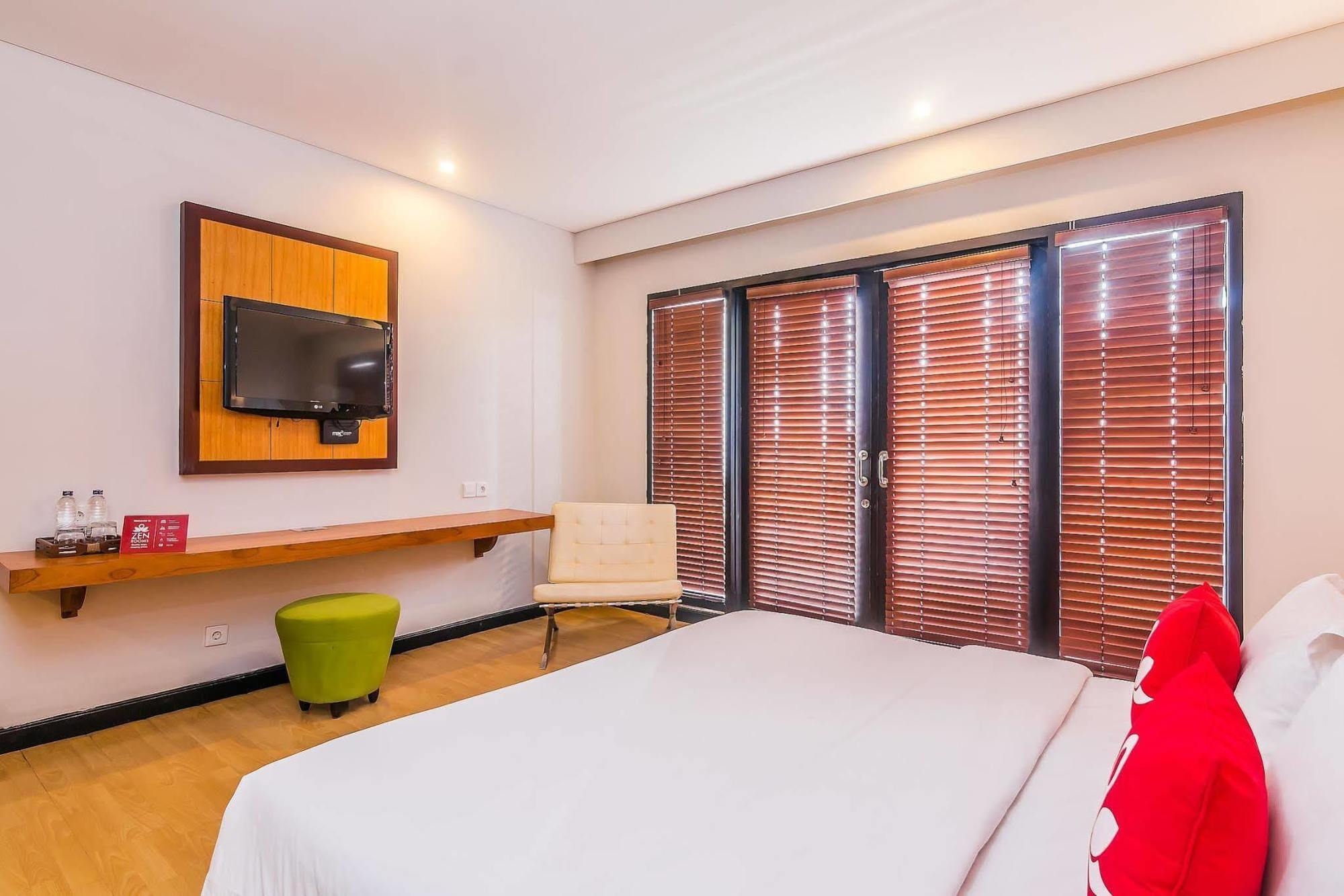 Zen Rooms Kuta Beach Poppies Lane Exterior foto