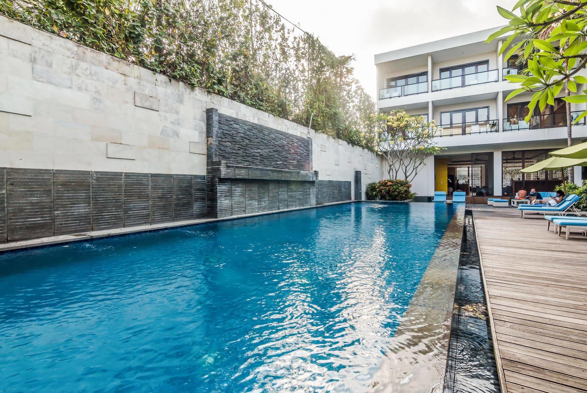 Zen Rooms Kuta Beach Poppies Lane Exterior foto