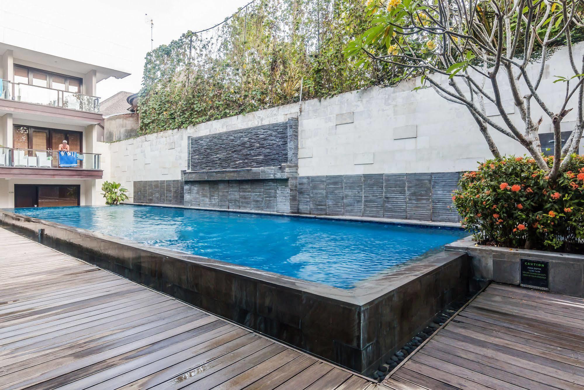 Zen Rooms Kuta Beach Poppies Lane Exterior foto
